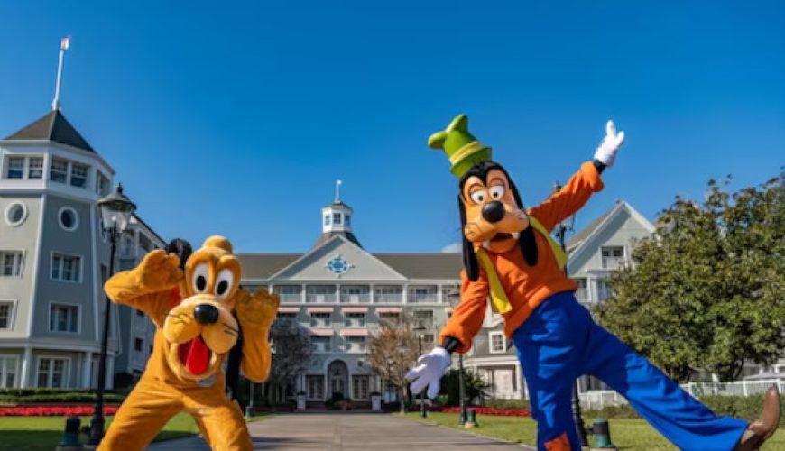 ¿Alojarte dentro o fuera de Walt Disney World?